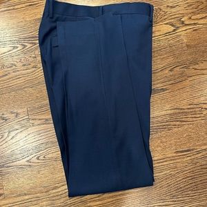 I have for sale a Mens H&M suit.